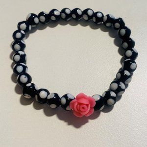 Pink rose Contadiodjo bracelet using  beads from Fogo Cabo Verde